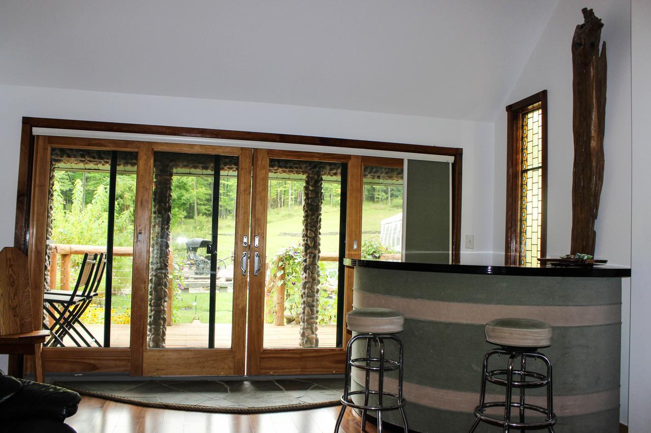 New Park Retreat Hotel Ithaca Exterior photo
